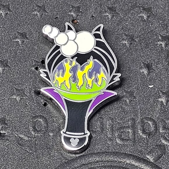 NEW! 2025 Wave B Disneyland Hidden Mickey Bubble Wand Maleficent Pin - Picture 1 of 2